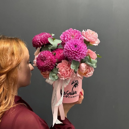 Шляпная коробка №119 с доставкой в Обнинске и Малоярославце – Rosalia Flowers