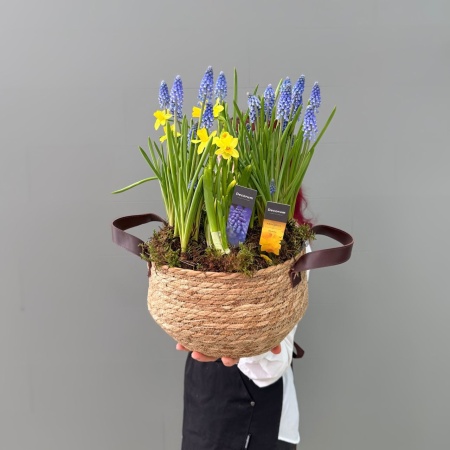 Композиция №200 с доставкой в Обнинске и Малоярославце – Rosalia Flowers