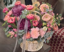 Цветы в корзине