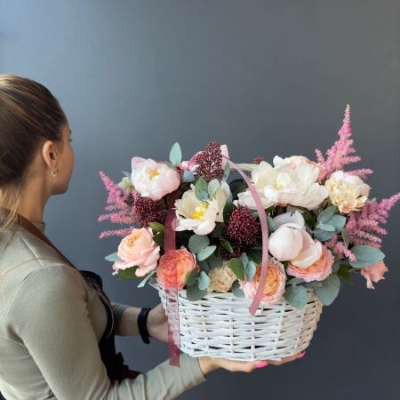 Корзина цветов №39 с доставкой в Обнинске и Малоярославце – Rosalia Flowers