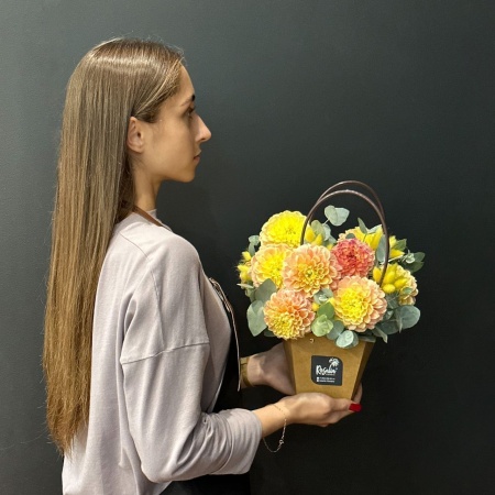 Композиция №115 с доставкой в Обнинске и Малоярославце – Rosalia Flowers