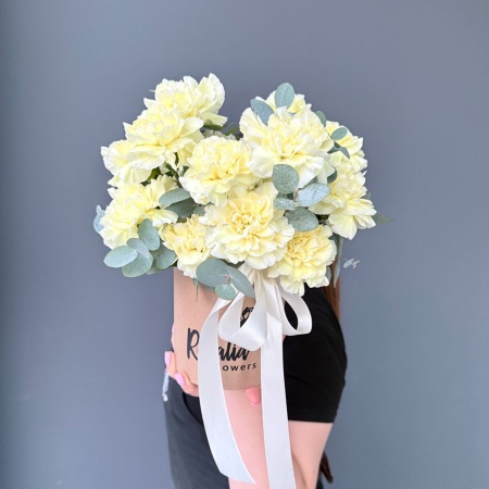 Шляпная коробка №129 с доставкой в Обнинске и Малоярославце – Rosalia Flowers