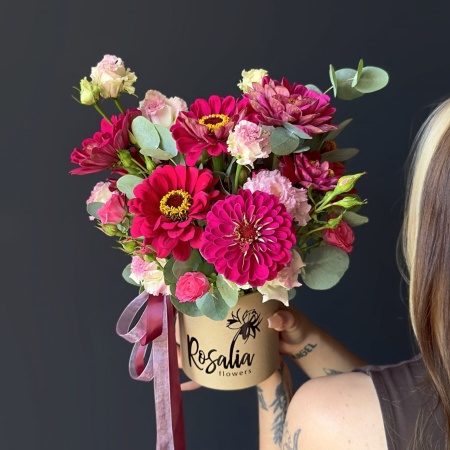 Шляпная коробка №102 с доставкой в Обнинске и Малоярославце – Rosalia Flowers