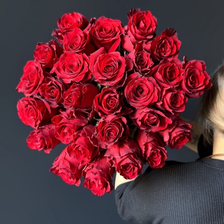 Роза Explorer 60 см с доставкой в Обнинске и Малоярославце – Rosalia Flowers