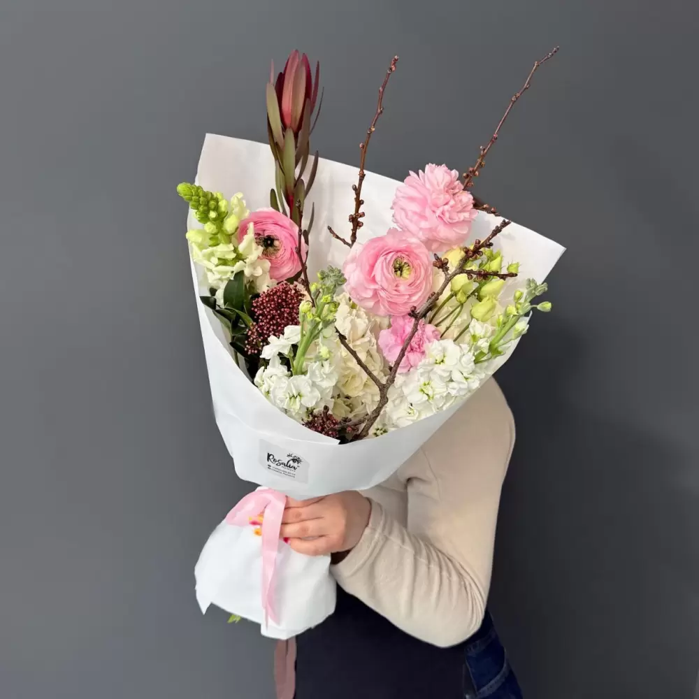 Цветы для утончённого подарка: роскошные букеты на особые случаи