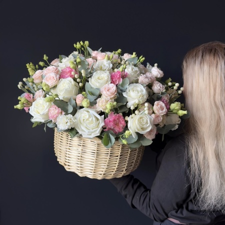 Корзина цветов №59 с доставкой в Обнинске и Малоярославце – Rosalia Flowers