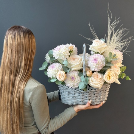 Корзина цветов №41 с доставкой в Обнинске и Малоярославце – Rosalia Flowers