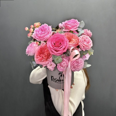 Шляпная коробка №132 с доставкой в Обнинске и Малоярославце – Rosalia Flowers