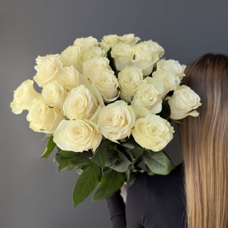 Роза Mondial 60 см с доставкой в Обнинске и Малоярославце – Rosalia Flowers