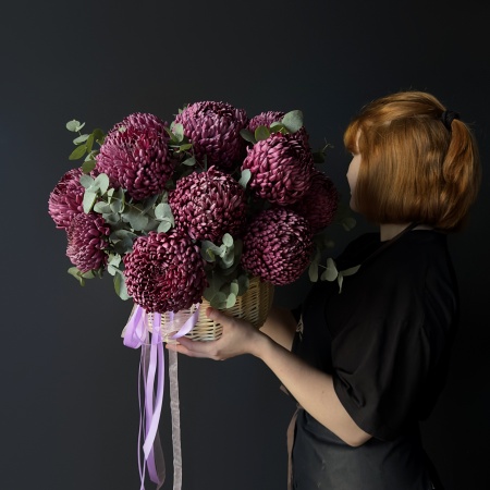 Корзина цветов №64 с доставкой в Обнинске и Малоярославце – Rosalia Flowers