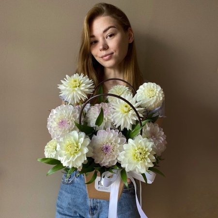 Композиция №29 с доставкой в Обнинске и Малоярославце – Rosalia Flowers