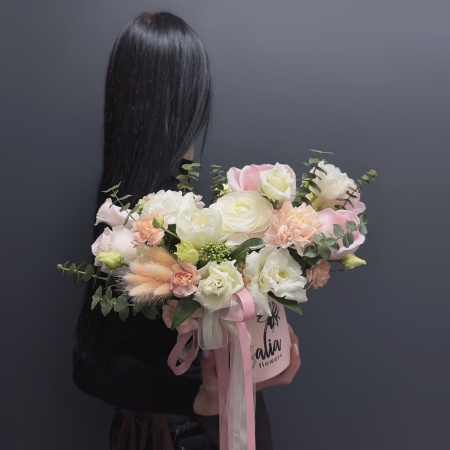 Шляпная коробка №89 с доставкой в Обнинске и Малоярославце – Rosalia Flowers