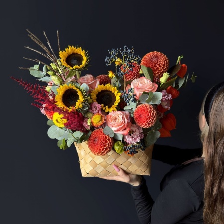 Корзина цветов №57 с доставкой в Обнинске и Малоярославце – Rosalia Flowers