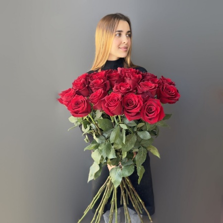 Роза  Explorer  90см с доставкой в Обнинске и Малоярославце – Rosalia Flowers
