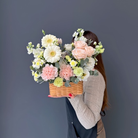Корзина цветов №190 с доставкой в Обнинске и Малоярославце – Rosalia Flowers