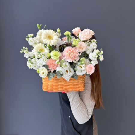 Корзина цветов №189 с доставкой в Обнинске и Малоярославце – Rosalia Flowers