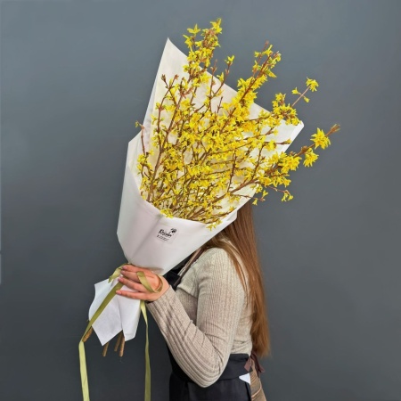 Монобукет из форзиции №1 с доставкой в Обнинске и Малоярославце – Rosalia Flowers