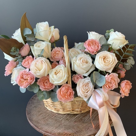 Корзина цветов №33 с доставкой в Обнинске и Малоярославце – Rosalia Flowers