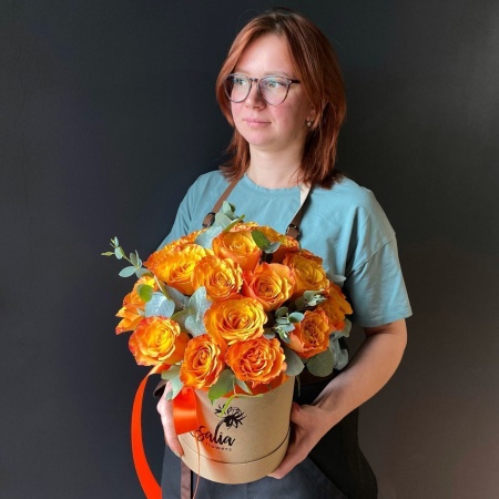 Шляпная коробка №57 с доставкой в Обнинске и Малоярославце – Rosalia Flowers