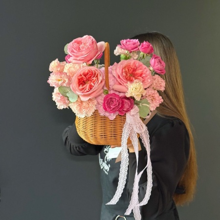 Корзина цветов №212 с доставкой в Обнинске и Малоярославце – Rosalia Flowers