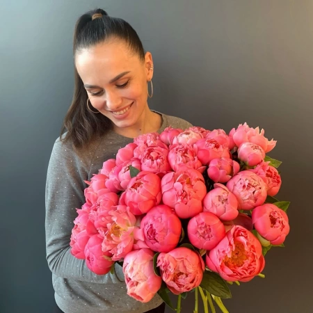 Пион Корал Шарм с доставкой в Обнинске и Малоярославце – Rosalia Flowers