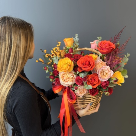 Корзина цветов №45 с доставкой в Обнинске и Малоярославце – Rosalia Flowers