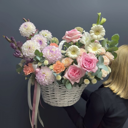 Корзина цветов №55 с доставкой в Обнинске и Малоярославце – Rosalia Flowers