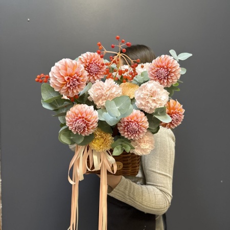 Корзина цветов №209 с доставкой в Обнинске и Малоярославце – Rosalia Flowers