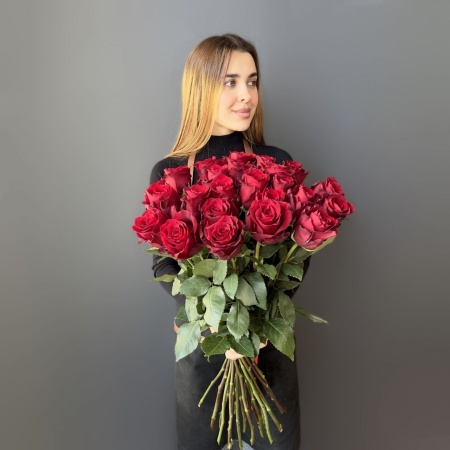Роза Explorer 70 см с доставкой в Обнинске и Малоярославце – Rosalia Flowers