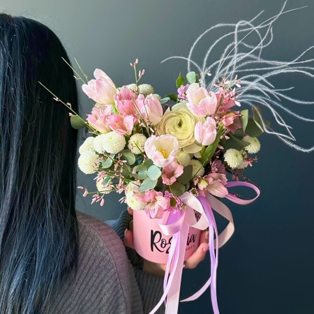 Шляпная коробка №90 с доставкой в Обнинске и Малоярославце – Rosalia Flowers