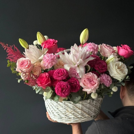 Корзина цветов №180 с доставкой в Обнинске и Малоярославце – Rosalia Flowers