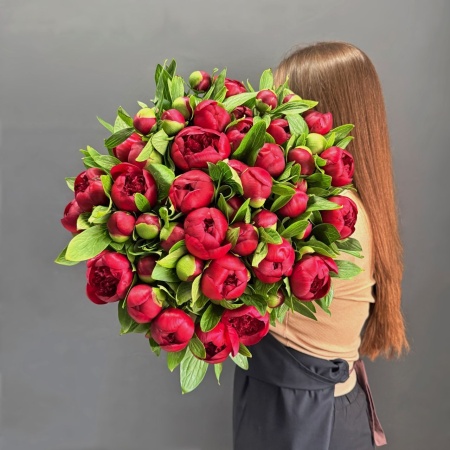 Пион Ред Шарм с доставкой в Обнинске и Малоярославце – Rosalia Flowers