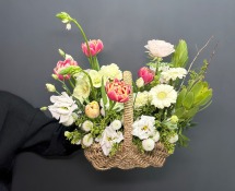 Цветы в корзине