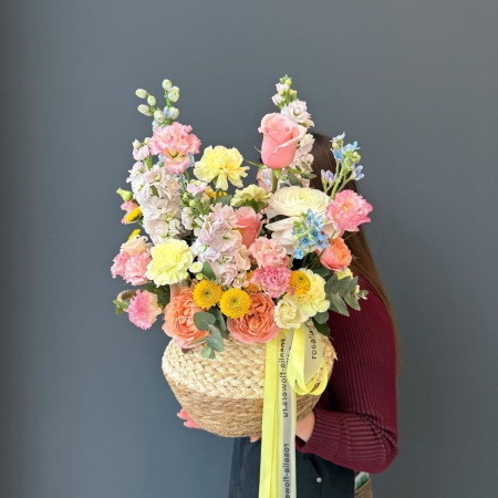 Корзина цветов №186 с доставкой в Обнинске и Малоярославце – Rosalia Flowers