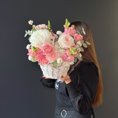 Корзина цветов №213 с доставкой в Обнинске и Малоярославце – Rosalia Flowers