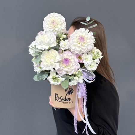Шляпная коробка №134 с доставкой в Обнинске и Малоярославце – Rosalia Flowers