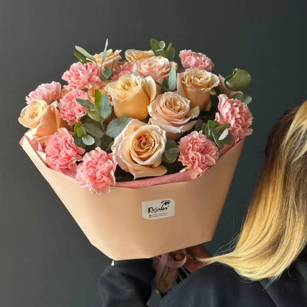 Цветы для помолвки: как выбрать идеальный романтический букет для важного дня