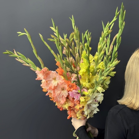 Гладиолус с доставкой в Обнинске и Малоярославце – Rosalia Flowers